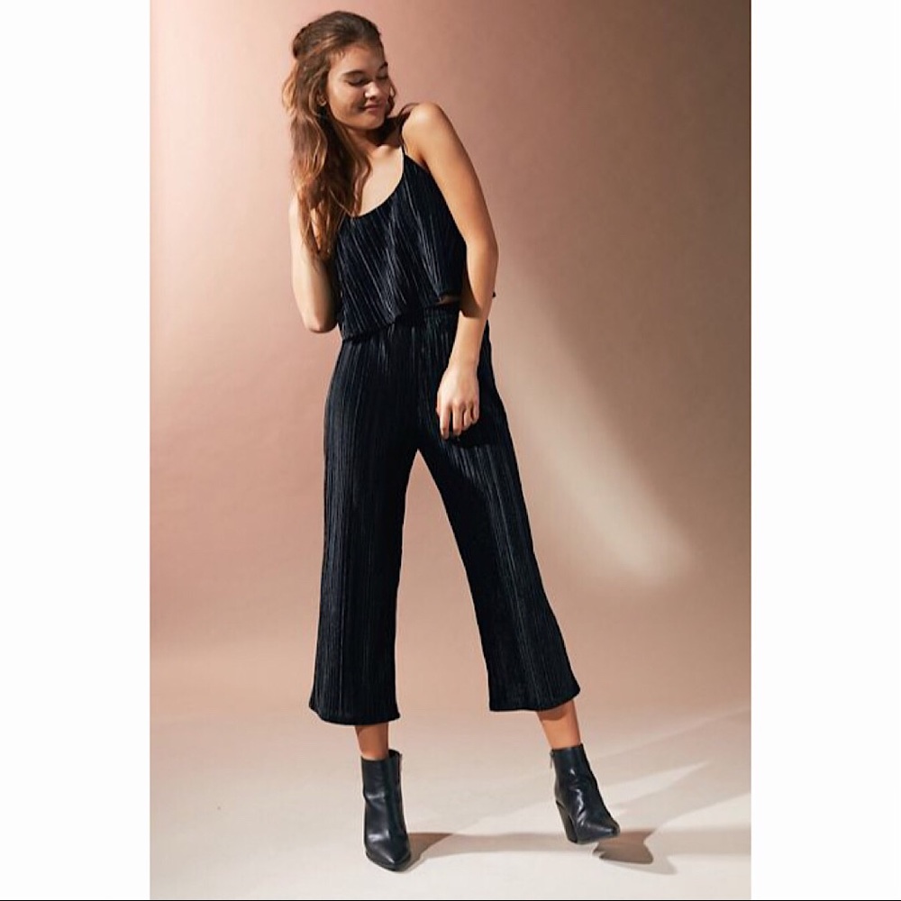 UO velvet + shine cropped two piece set